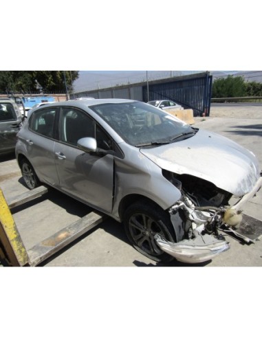 PEUGEOT 208 2015%separator% %shop-name%