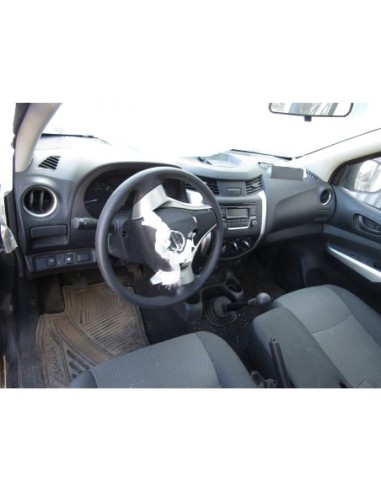 NISSAN NP300 2019%separator% %shop-name%