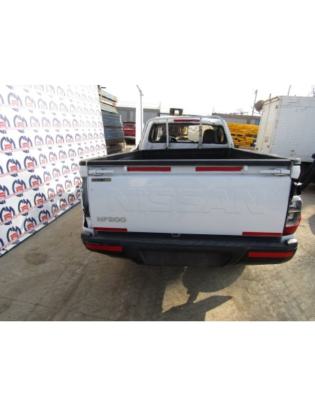 NISSAN NP300 2017%separator% %shop-name%