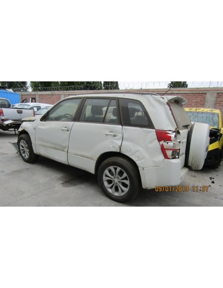 SUZUKI GRAND NOMADE 2015%separator% %shop-name%