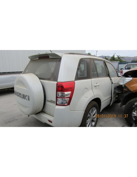 SUZUKI GRAND NOMADE 2015%separator% %shop-name%