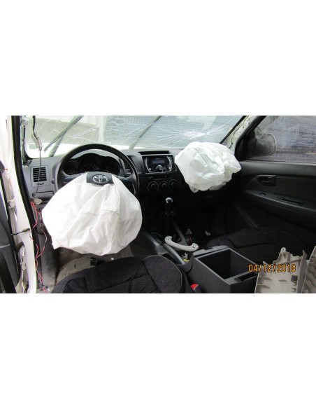 TOYOTA HILUX 2015%separator% %shop-name%