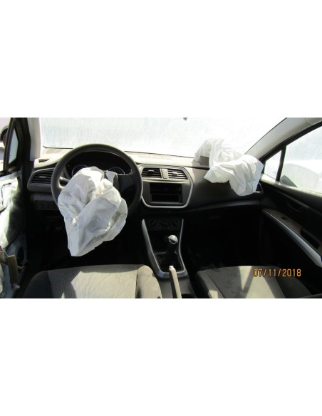 SUZUKI S CROSS 2016%separator% %shop-name%