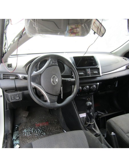 TOYOTA YARIS 2015%separator% %shop-name%