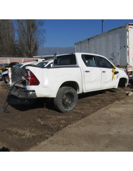 TOYOTA HILUX 2016%separator% %shop-name%