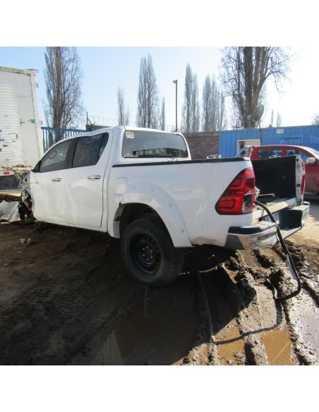 TOYOTA HILUX 2016%separator% %shop-name%