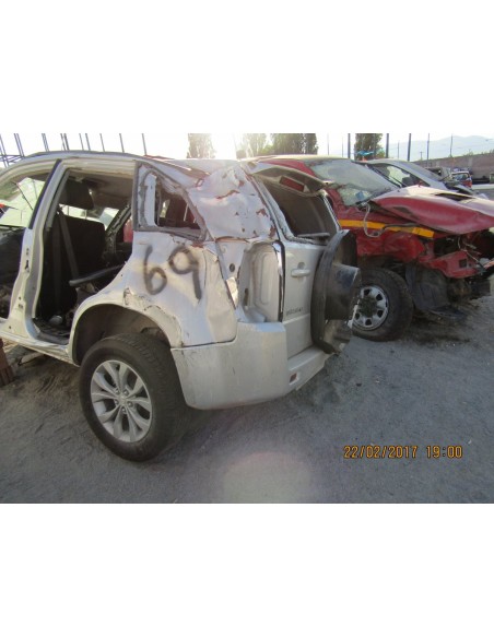 SUZUKI GRAND NOMADE 2015%separator% %shop-name%