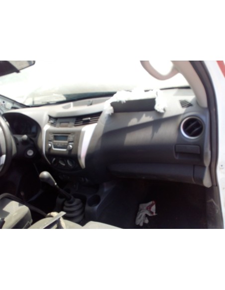 NISSAN NP300 2016%separator% %shop-name%