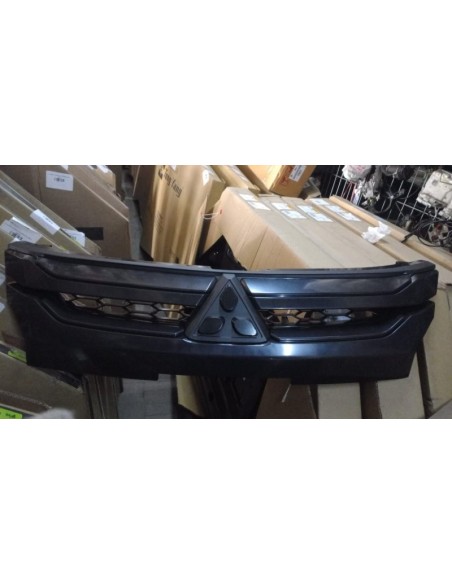MASCARA MITSUBISHI L200 2021 - 2022 NEGRO
