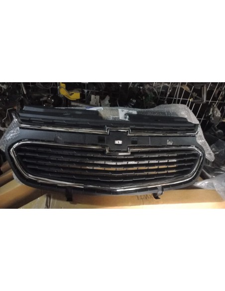 MASCARA CHEVROLET SAIL 2016 - 2019 NEGRO CROMADO