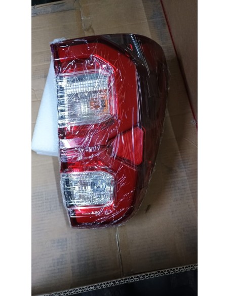 FOCO TRASERO IZQUIERDO TOYOTA HILUX 2019 - 2021 LED-LOGO