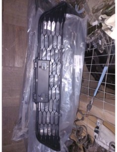 REJILLA PARACHOQUE CENTRAL TOYOTA HILUX 2020 - 2021 NEGRO