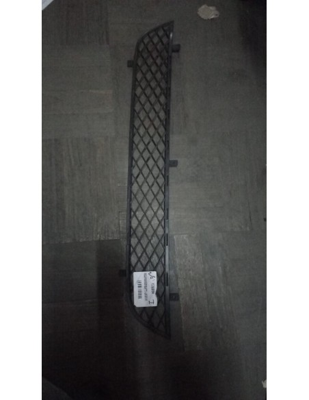 REJILLA PARACHOQUE CENTRAL MITSUBISHI L200 2007 - 2015 NEGRO