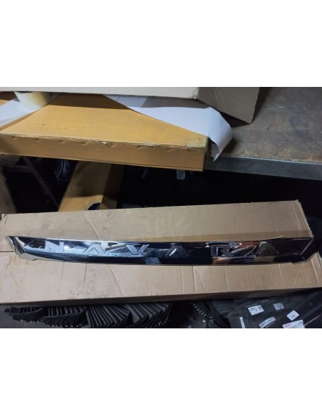 BISEL DE CAPOT NISSAN NAVARA 2020 - 2023 CROMADO