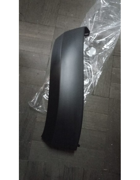 MOLDURA DE PARACHOQUE IZQUIERDA VOLKSWAGEN AMAROK 2012 - 2022 NEGRO