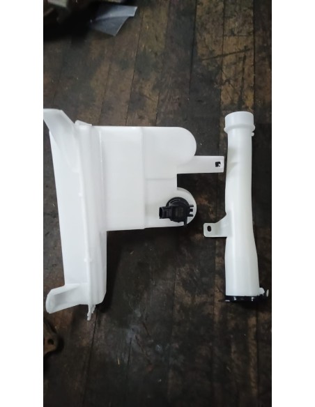DEPOSITO DE LIMPIA PARABRISA TOYOTA HILUX 2006 - 2015