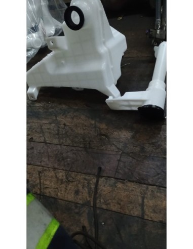 DEPOSITO DE LIMPIA PARABRISA TOYOTA HILUX 2016 - 2020