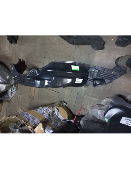 GUARDAFANGO DELANTERO DERECHO TOYOTA YARIS 2014 - 2017 NEGRO