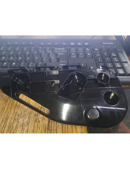 MENSULA DE TAPABARRO DERECHO TOYOTA HILUX 2016 - 2020 ANCHO