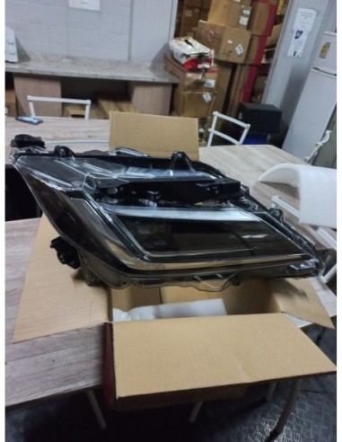 OPTICO DERECHO TOYOTA YARIS 2023 - 2024 LED