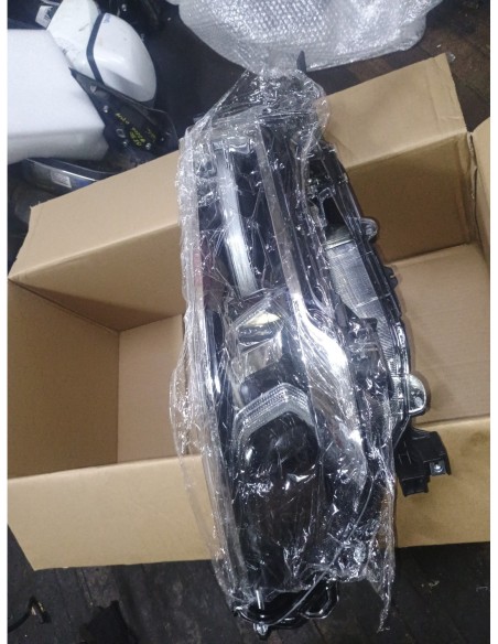 OPTICO DERECHO TOYOTA HILUX 2019 - 2021 LED-LOGO