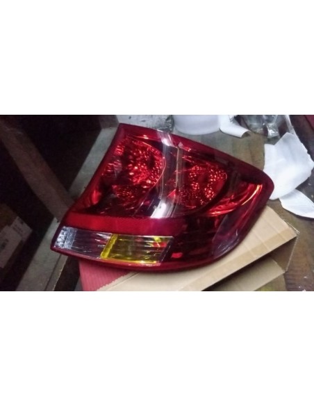 FOCO TRASERO DERECHO CHEVROLET SAIL 2010 - 2014 AMARILLO / BLANCO