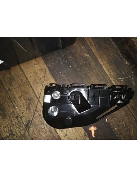 MENSULA DE TAPABARRO IZQUIERDO TOYOTA HILUX 2016 - 2020 ANCHO