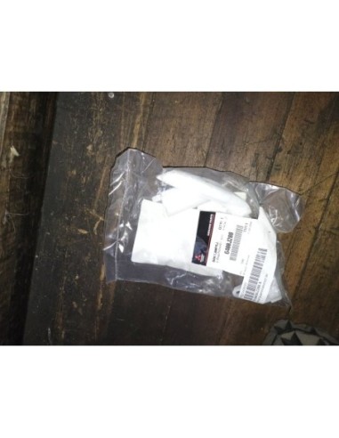 MENSULA DE TAPABARRO DERECHO MITSUBISHI L200 2020 - 2022