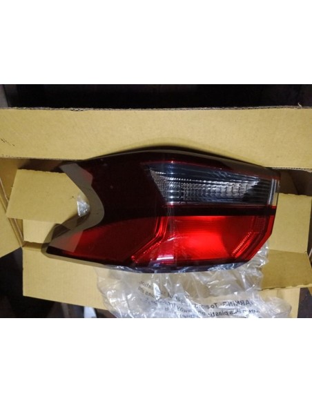 FOCO TRASERO DERECHO NISSAN VERSA 2019 - 2021