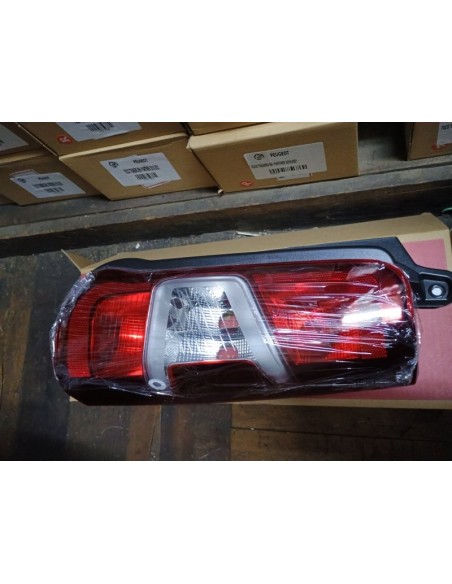 FOCO TRASERO DERECHO PEUGEOT PARTNER 2019 - 2021