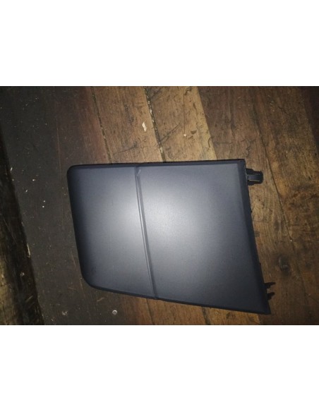 MOLDURA DE TAPABARRO DELANTERO IZQUIERDA NISSAN NP300 NAVARA 2021 - 2023