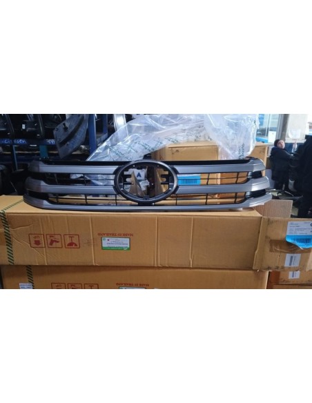 MASCARA TOYOTA HILUX 2016 - 2018 GRIS