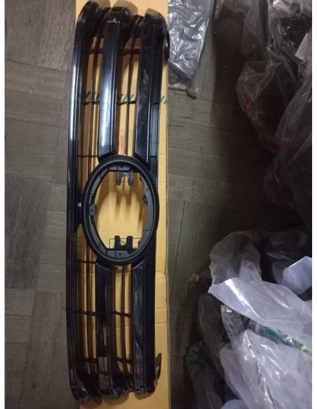 MASCARA TOYOTA HILUX 2016 - 2020 NEGRO