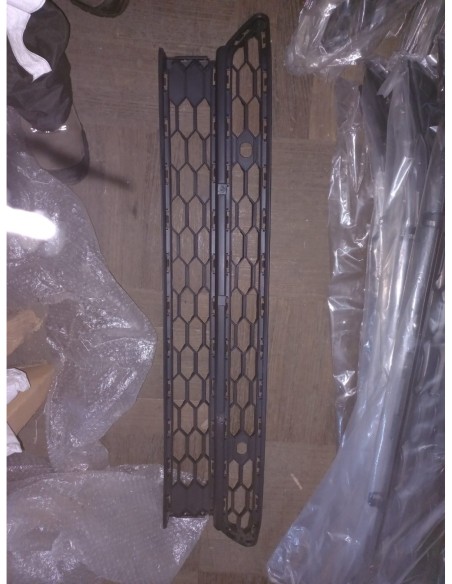 REJILLA DE TORPEDO COMPLETA VOLKSWAGEN AMAROK 2018 - 2020 INFERIOR NEGRO