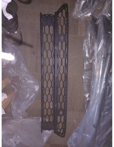 REJILLA PARACHOQUE CENTRAL VOLKSWAGEN AMAROK 2018 - 2022 NEGRO