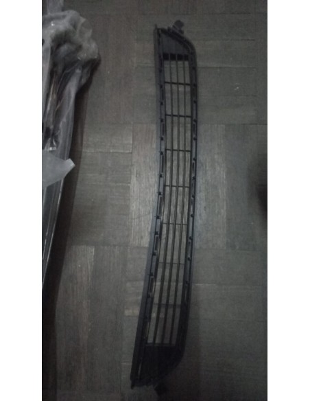 REJILLA PARACHOQUE CENTRAL TOYOTA RAV4 2013 - 2016 NEGRO