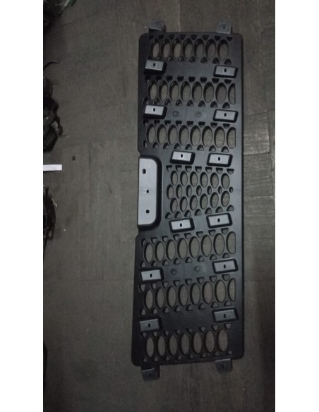 REJILLA PARACHOQUE CENTRAL MAHINDRA PIK UP 2010 - 2018 NEGRO