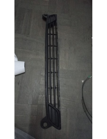 REJILLA PARACHOQUE CENTRAL PEUGEOT 301 2013 - 2017 NEGRO