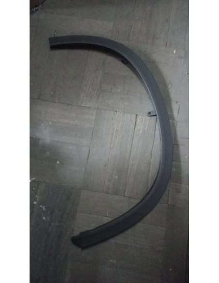 MOLDURA DE TAPABARRO DELANTERO IZQUIERDA SUZUKI VITARA 2017 - 2020 NEGRO