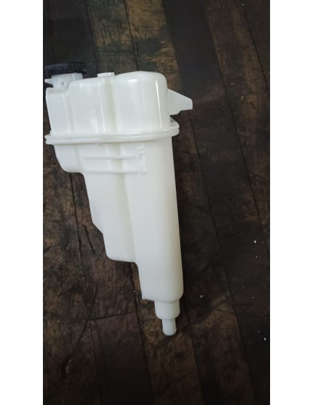 DEPOSITO AUXILIAR TOYOTA HILUX 2016 - 2020