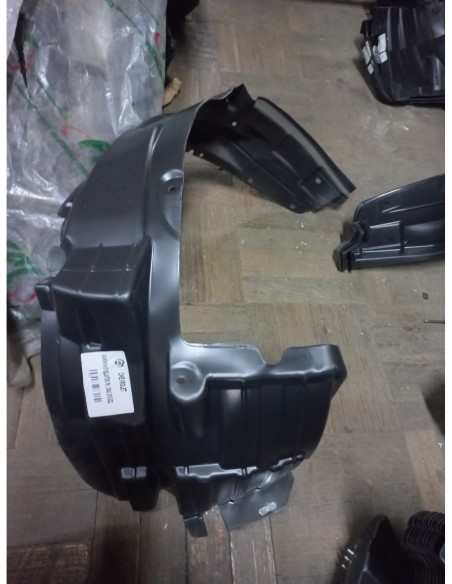GUARDAFANGO DELANTERO DERECHO CHEVROLET DMAX 2015 - 2022 NEGRO