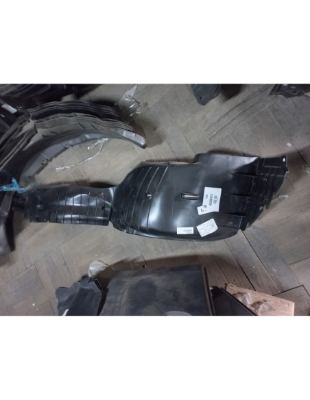 GUARDAFANGO DELANTERO DERECHO SUZUKI SWIFT 2018 - 2022 NEGRO