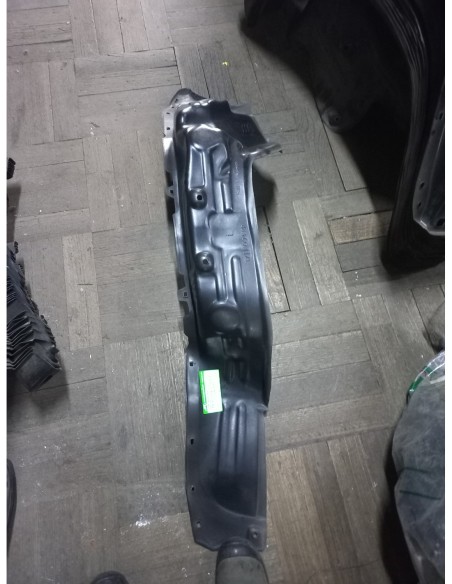 GUARDAFANGO TRASERO IZQUIERDO TOYOTA HILUX 2007 - 2015 NEGRO