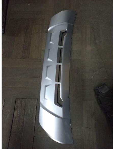 MOLDURA PARACHOQUE DELANTERO MITSUBISHI L200 2021 - 2023 GRIS