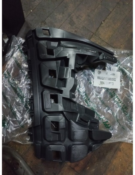 MENSULA DE TAPABARRO DERECHO VOLKSWAGEN AMAROK 2018 - 2022 NEGRO