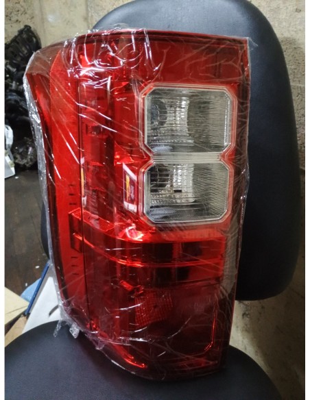 FOCO TRASERO DERECHO MITSUBISHI L200 2023 - 2024