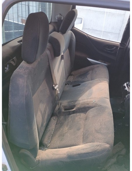 NISSAN NP300 2021%separator% %shop-name%