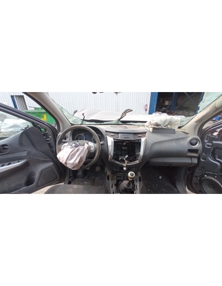 NISSAN NP300 2017%separator% %shop-name%