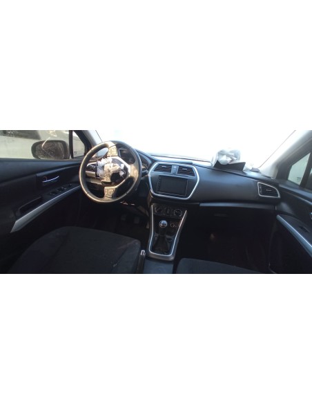 SUZUKI S CROSS 2019%separator% %shop-name%