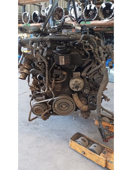 NISSAN NP300 2018%separator% %shop-name%